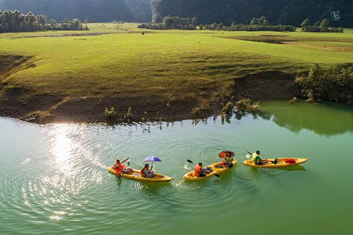 Hồ Noong như một bức tranh sơn thuỷ hữu tình